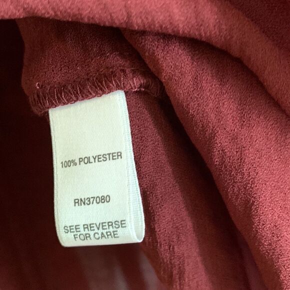 EST 1946 burgundy XL scoop neck blouse with keyhole opening in the back - Picture 3 of 7